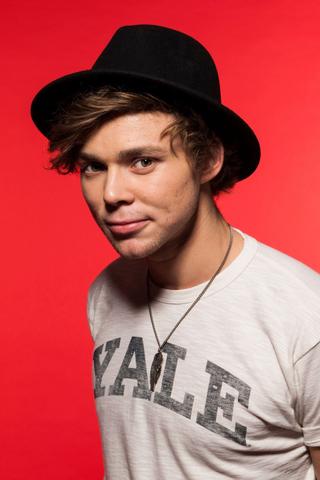 Ashton Irwin pic