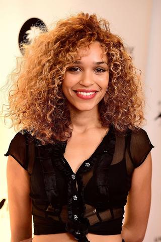 Izzy Bizu pic