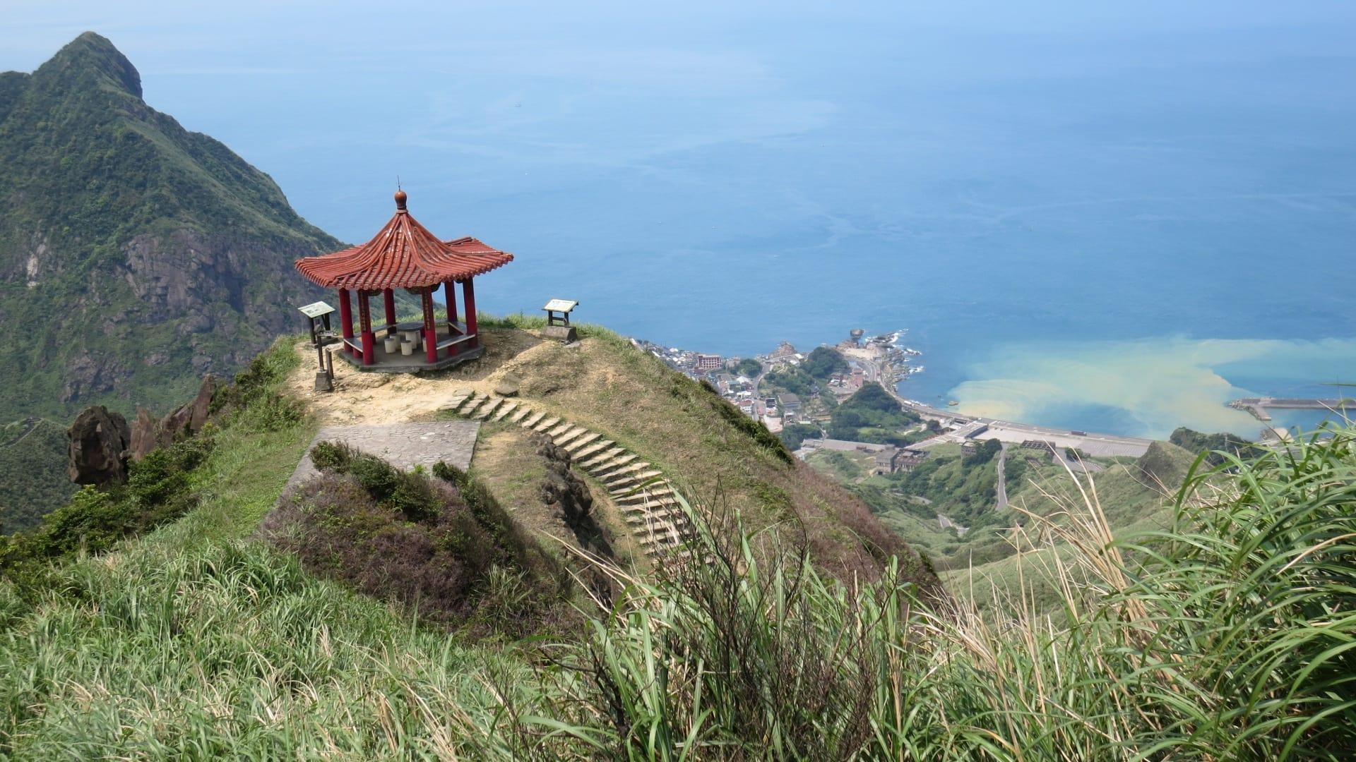 Taiwan, Where Mountains Meet the Sea backdrop