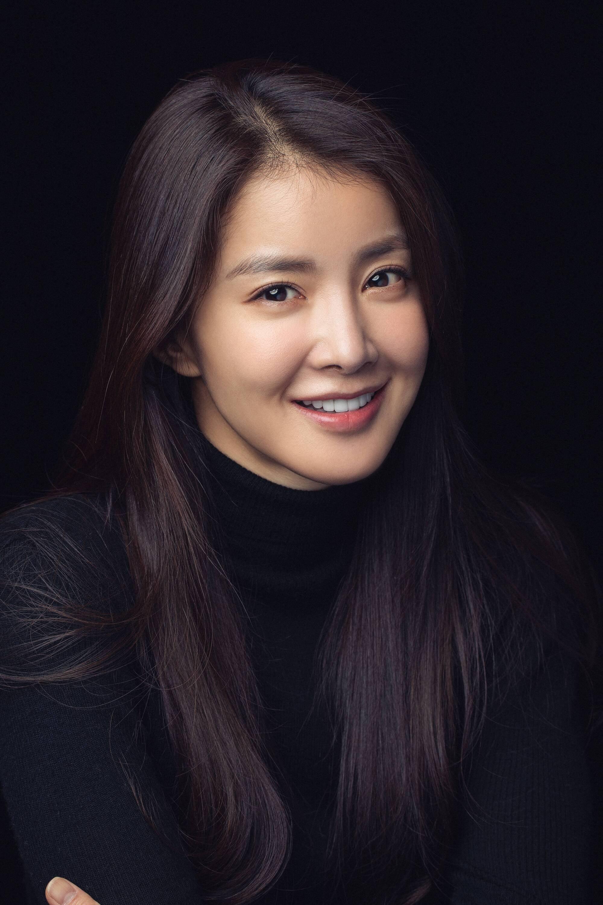 Lee Si-young poster