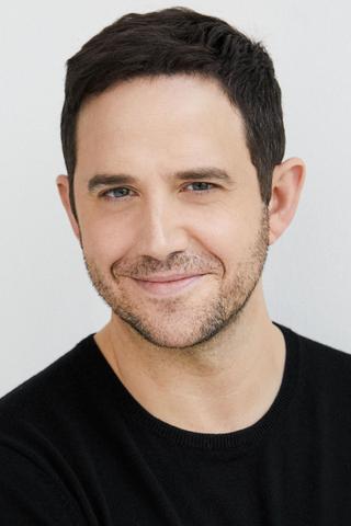 Santino Fontana pic