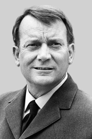 Denholm Elliott pic