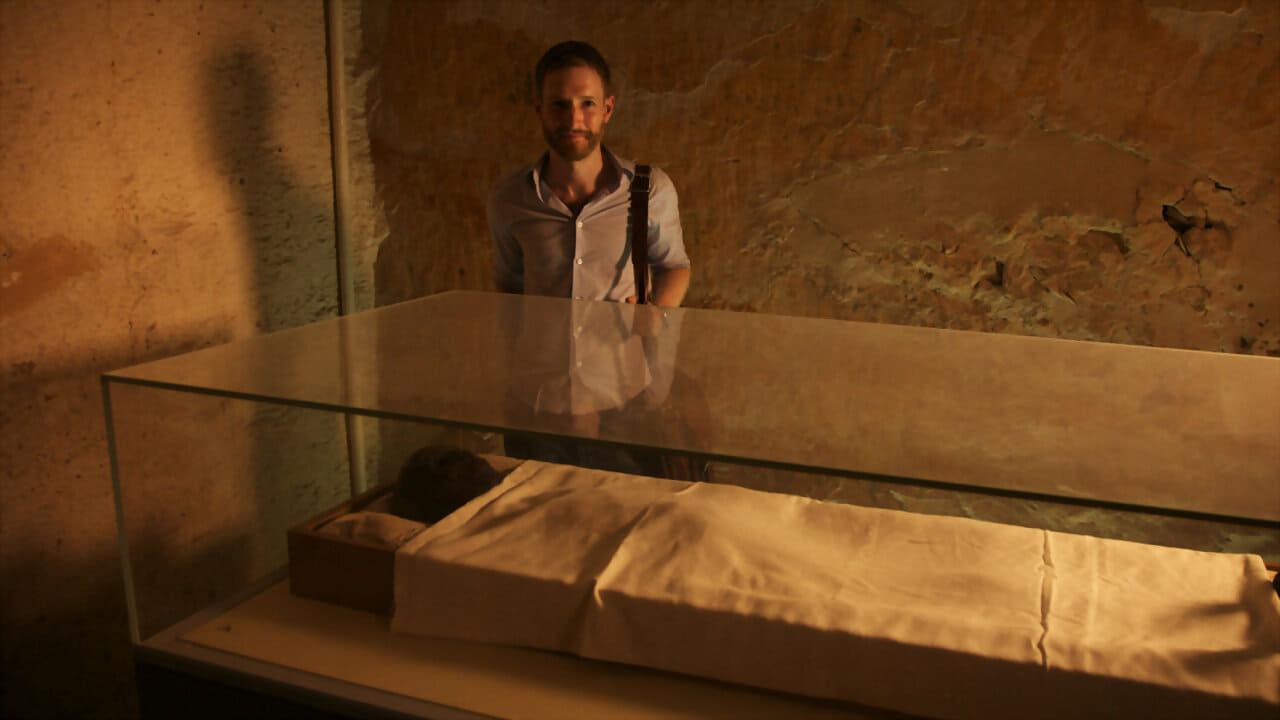 Tutankhamun: The Mystery of the Burnt Mummy backdrop