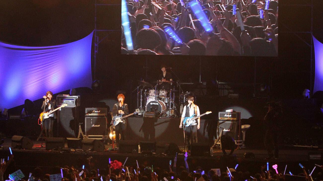 CNBLUE - Listen to the CNBLUE backdrop