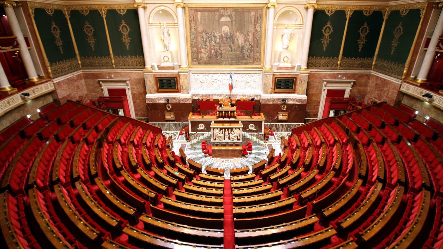 À la tribune backdrop