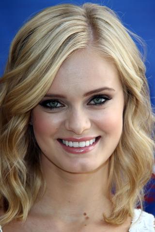 Sara Paxton pic