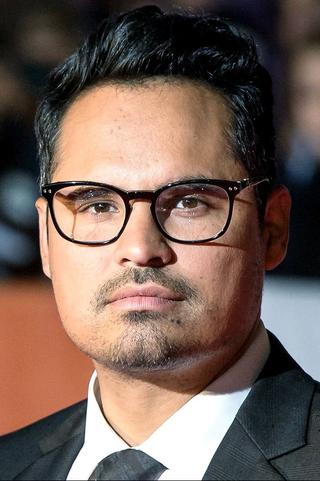 Michael Peña pic