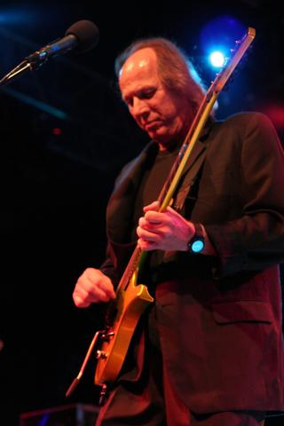 Adrian Belew pic
