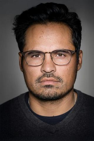 Michael Peña pic