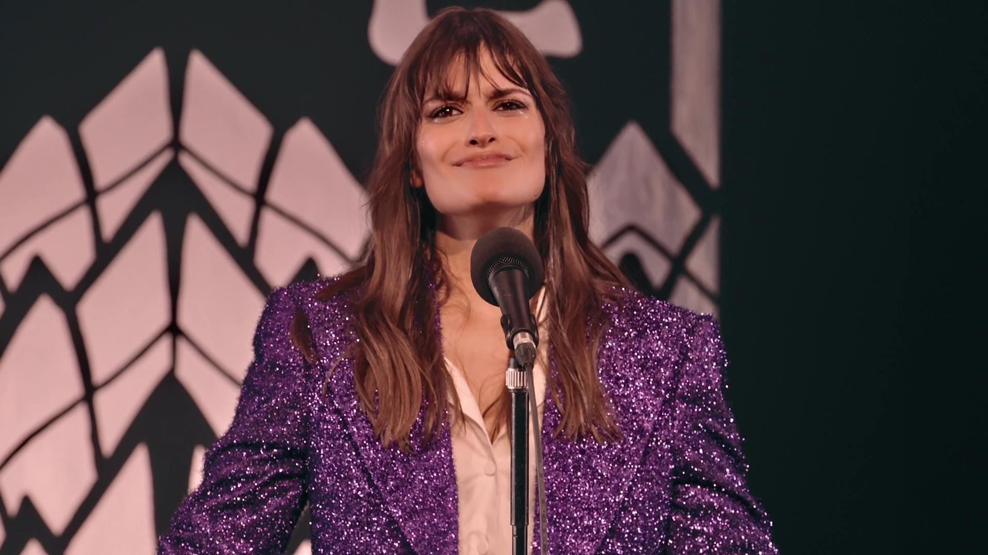 Clara Luciani à l'Olympia backdrop