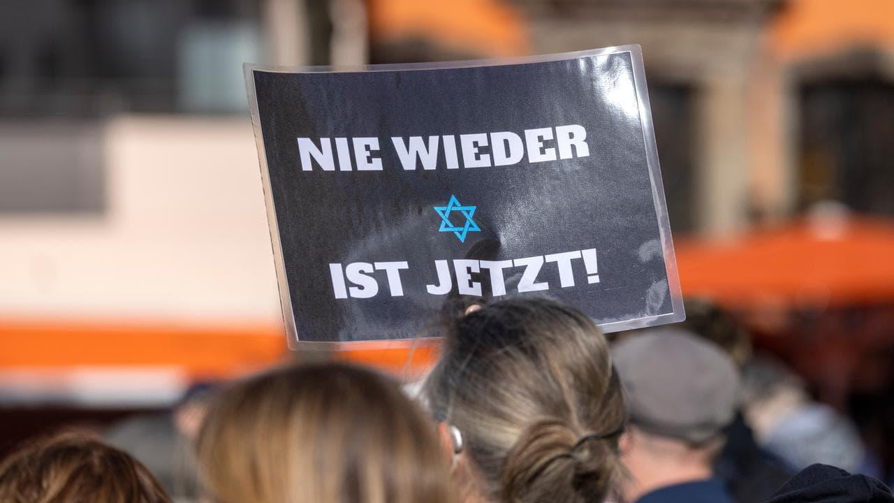 Warum Judenhass? Antisemitismus in Deutschland backdrop