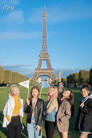 Paris et ITZY poster