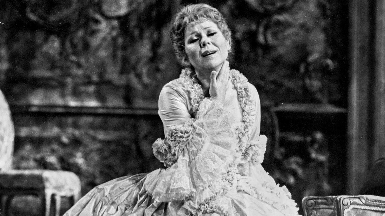 Puccini: Manon Lescaut backdrop
