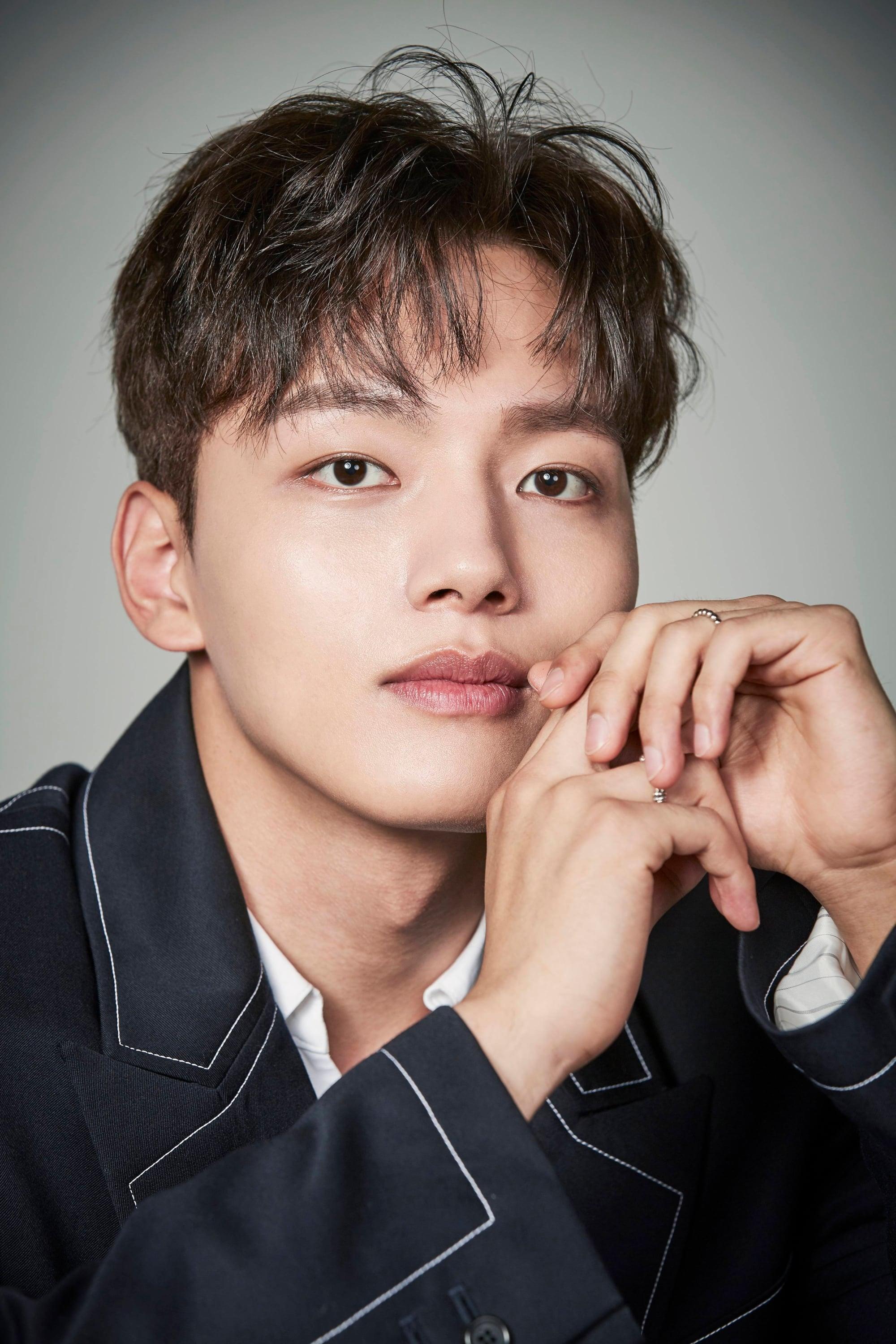 Yeo Jin-goo poster