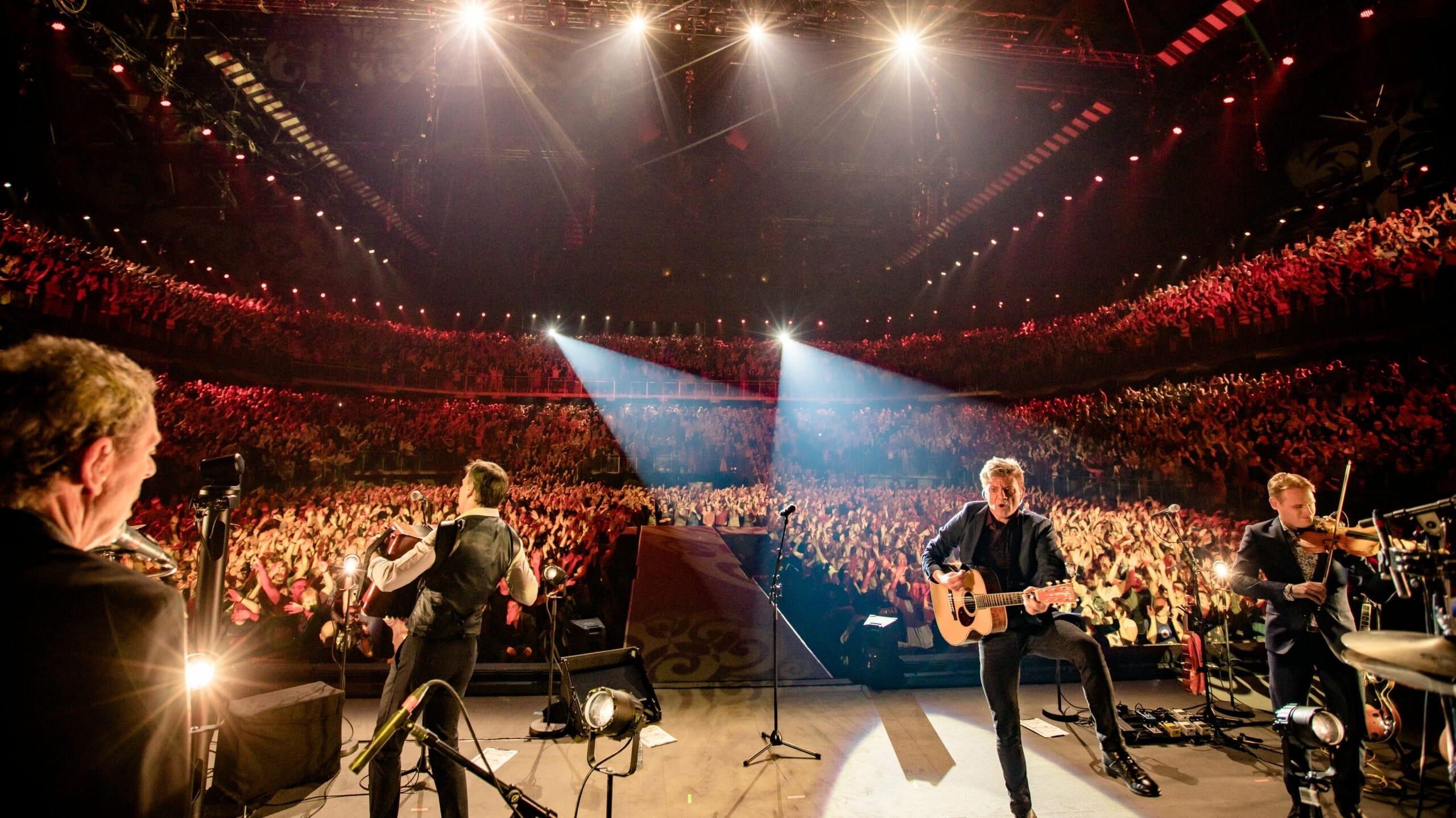 Bart Peeters Deluxe: Live In De Lotto Arena backdrop