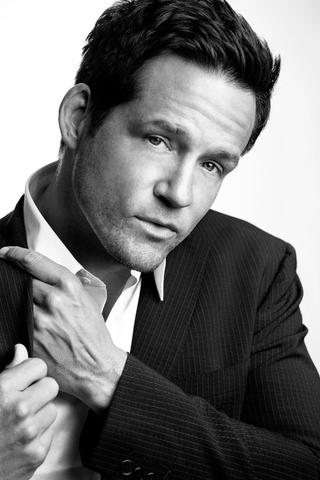 Josh Hopkins pic