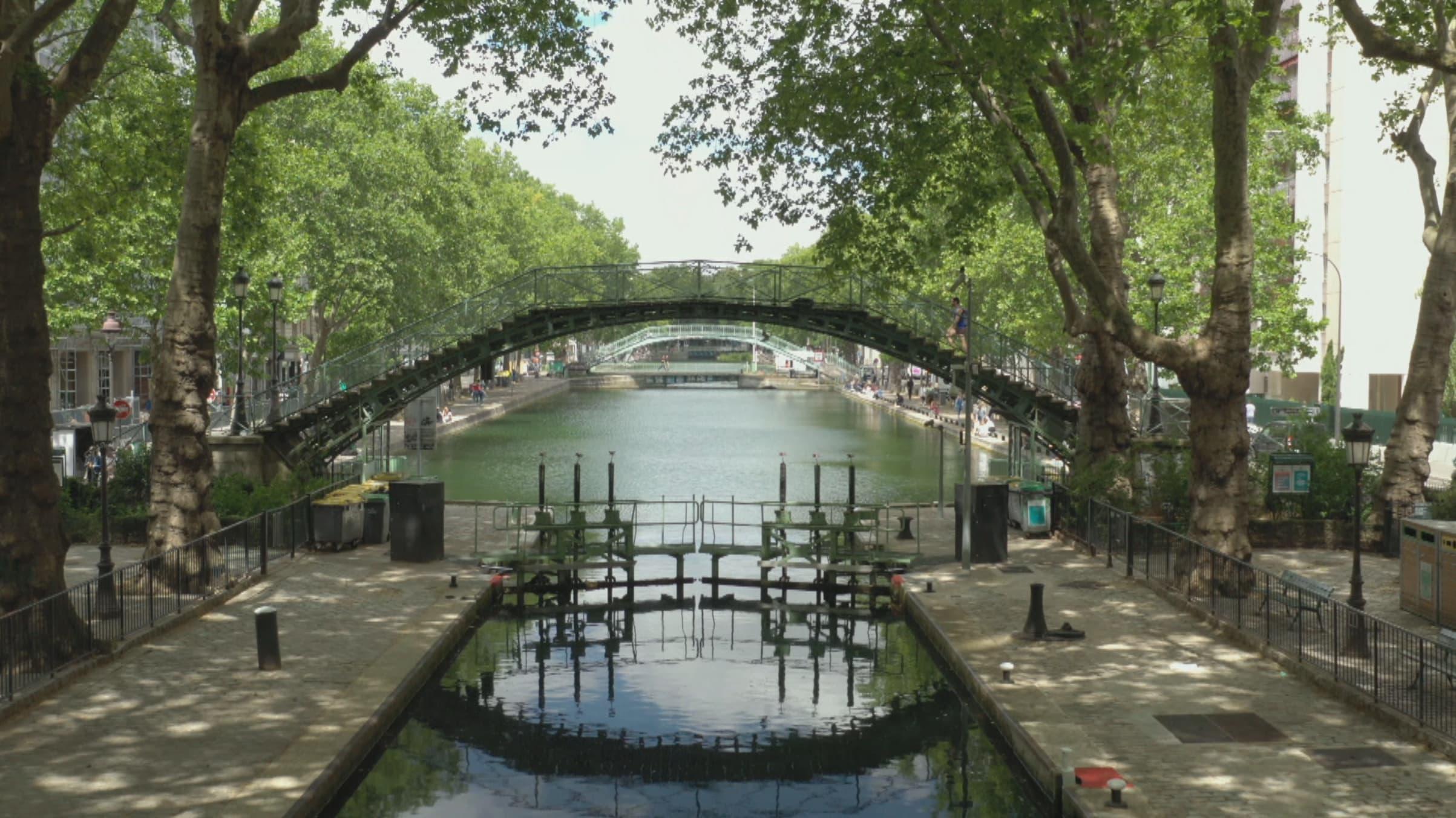 Les canaux de Paris: Un patrimoine révélé backdrop