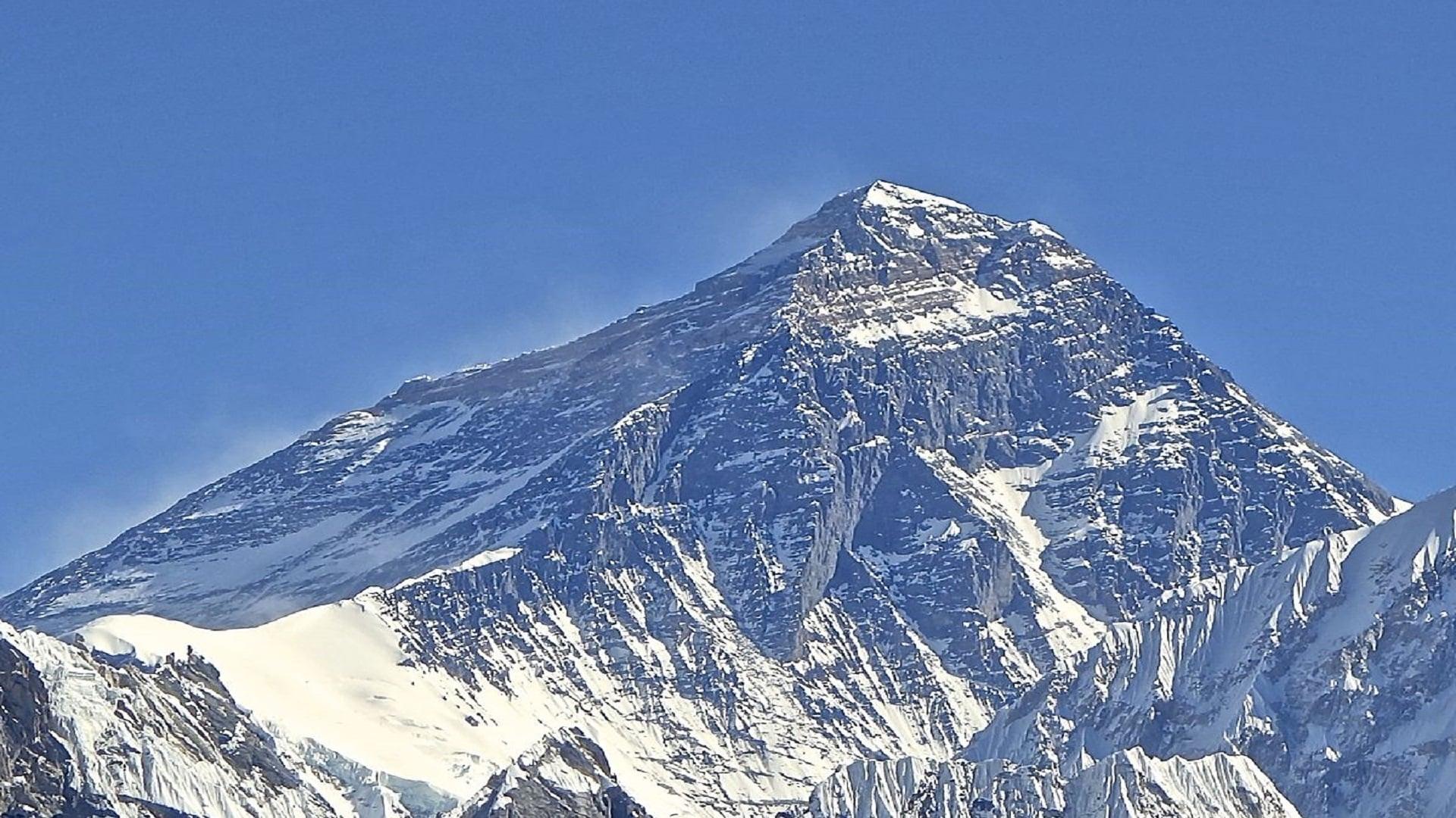 Eye To Eye With Everest backdrop
