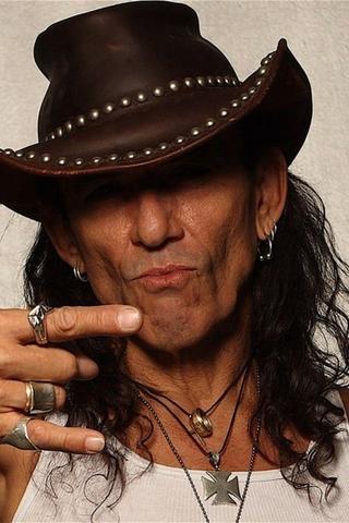 Stephen Pearcy pic