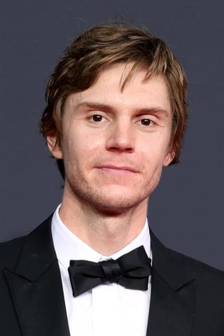 Evan Peters pic