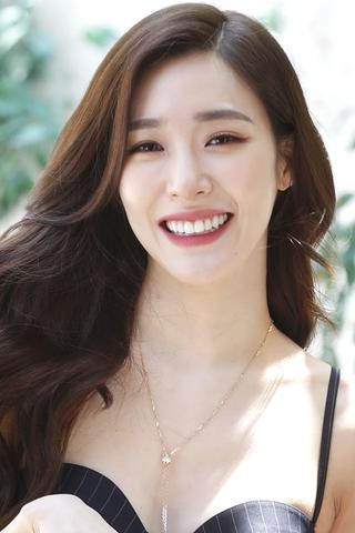 Tiffany Young pic