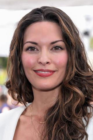 Alana de la Garza pic