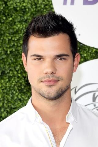 Taylor Lautner pic