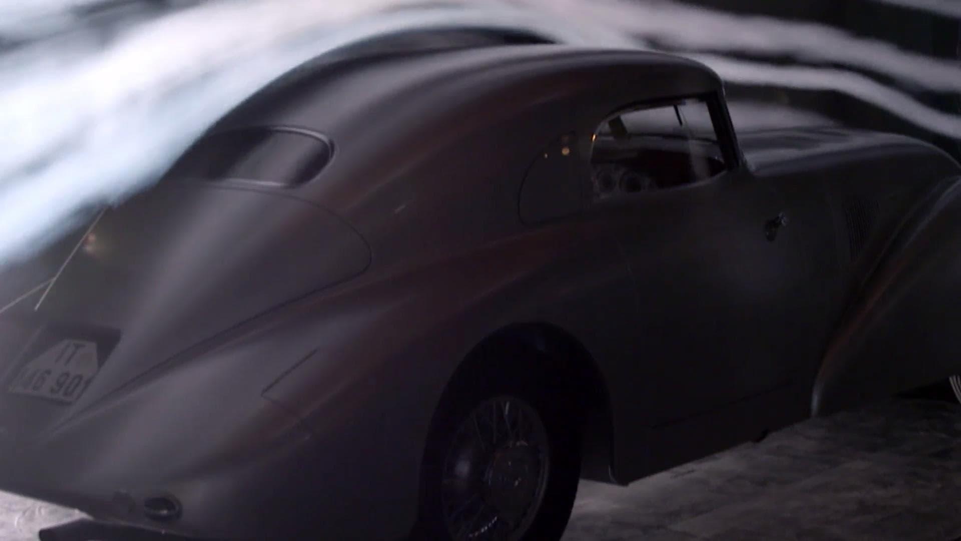 The Streamliner Case - Recreating The Mercedes-Benz 540K backdrop