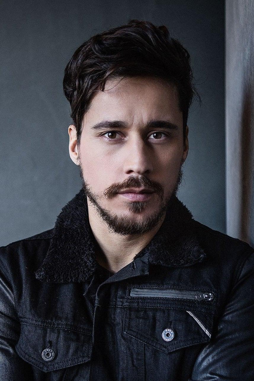 Peter Gadiot poster