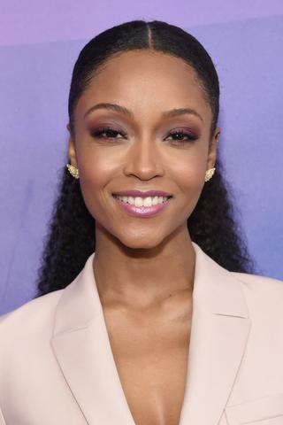 Yaya DaCosta pic