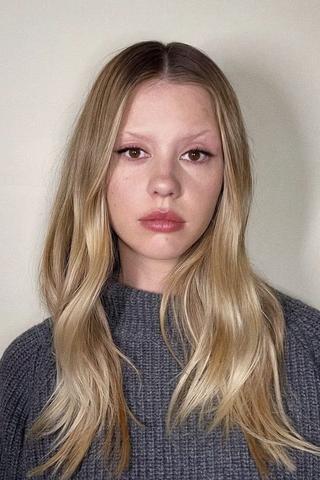 Mia Goth pic