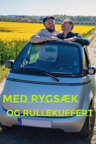 Med rygsæk og rullekuffert poster