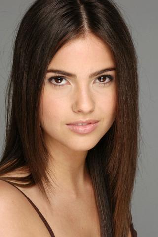 Shelley Hennig pic