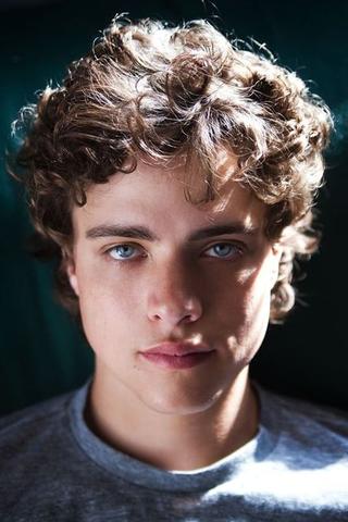 Douglas Smith pic