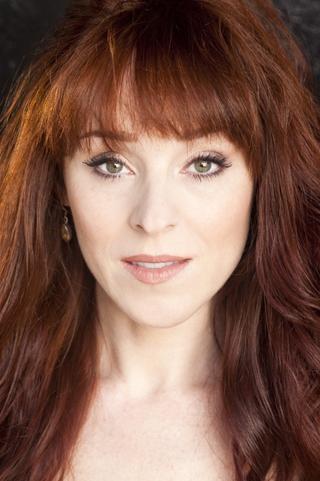 Ruth Connell pic