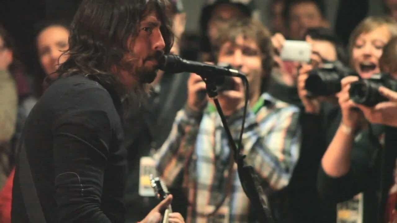 Foo Fighters - Garage Tour backdrop