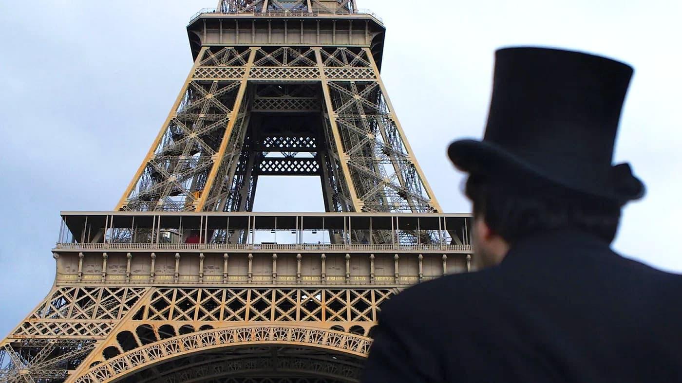 Philippe Coupérie-Eiffel backdrop