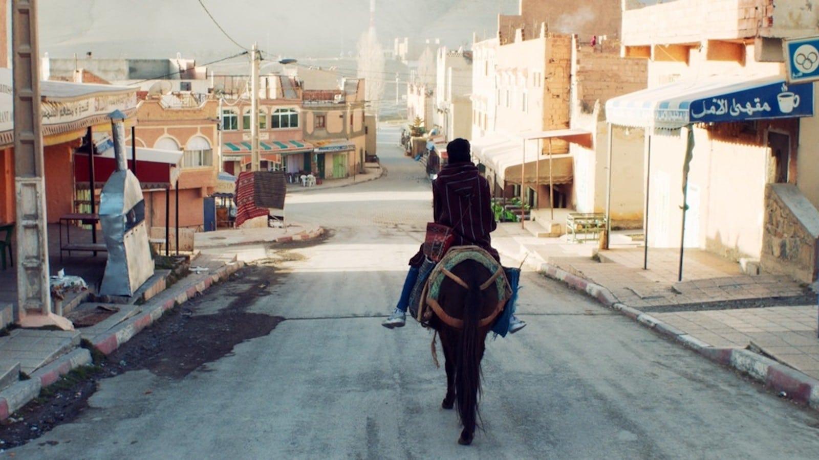 Oumaïma Oughaou backdrop