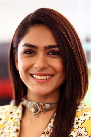 Mrunal Thakur pic