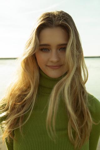 Lizzy Greene pic