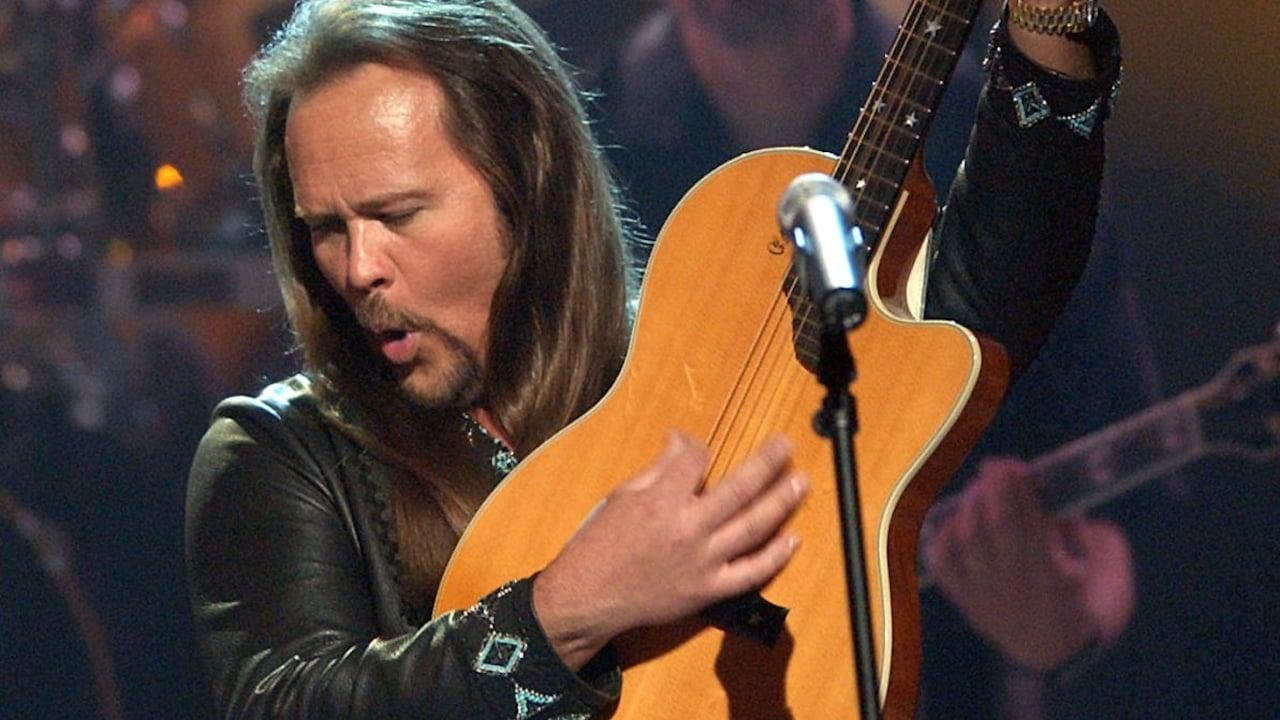 Travis Tritt - Live and Kickin' backdrop