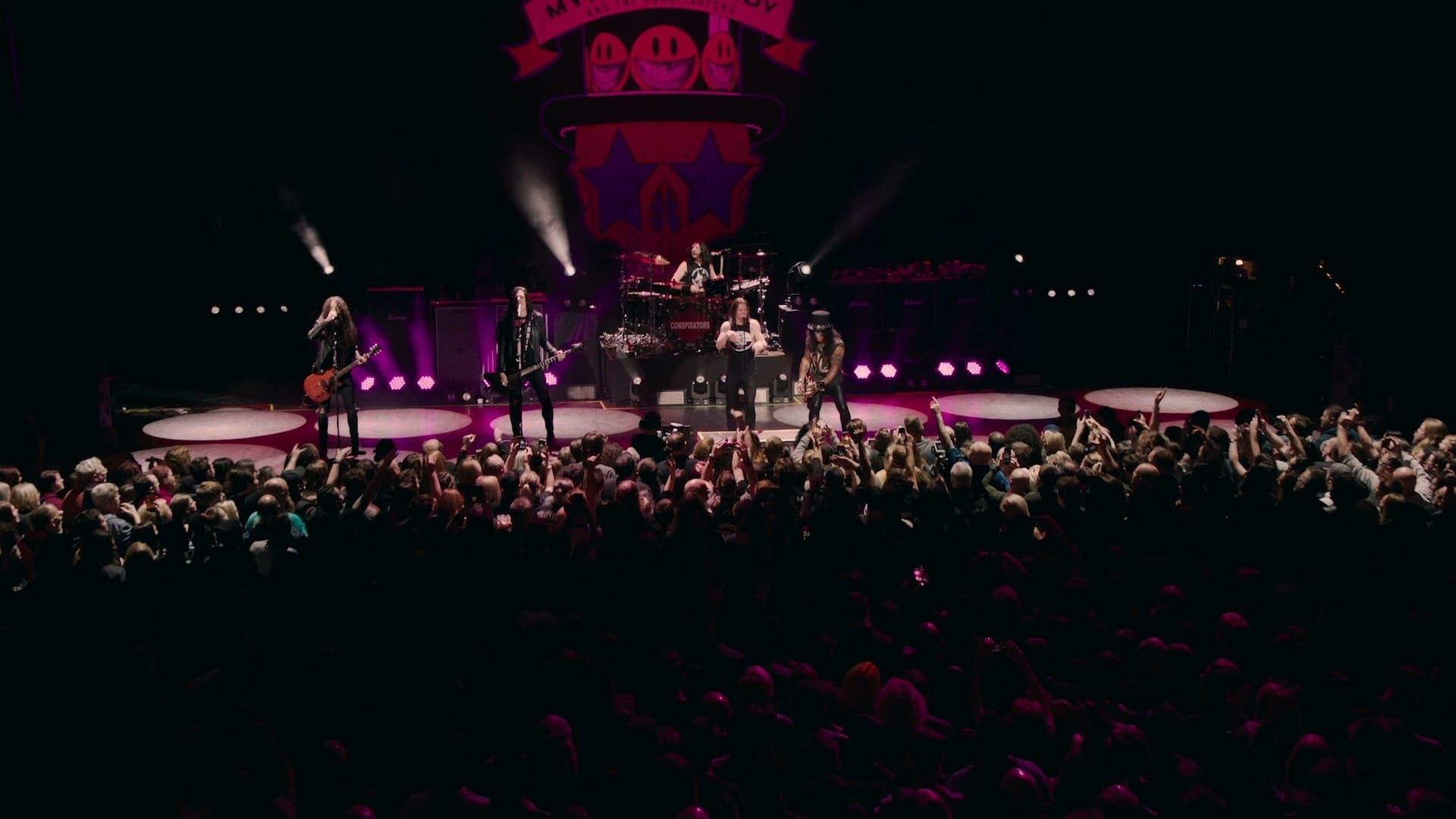 Slash featuring Myles Kennedy & The Conspirators - Living The Dream Tour backdrop