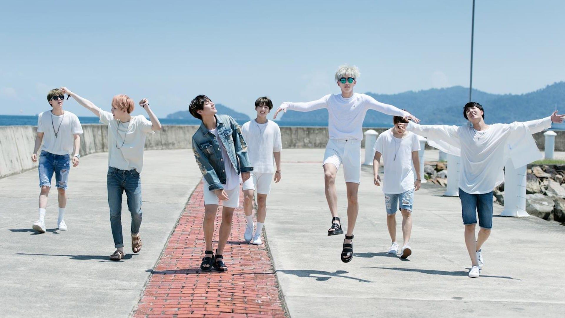 BTS 2015 Summer Package in Kota Kinabalu backdrop