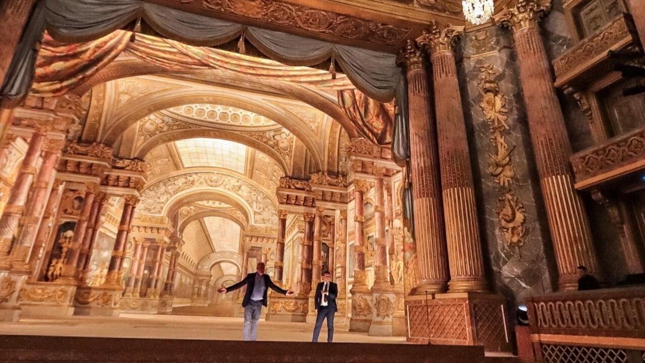 Mika à l'opéra Royal de Versailles backdrop