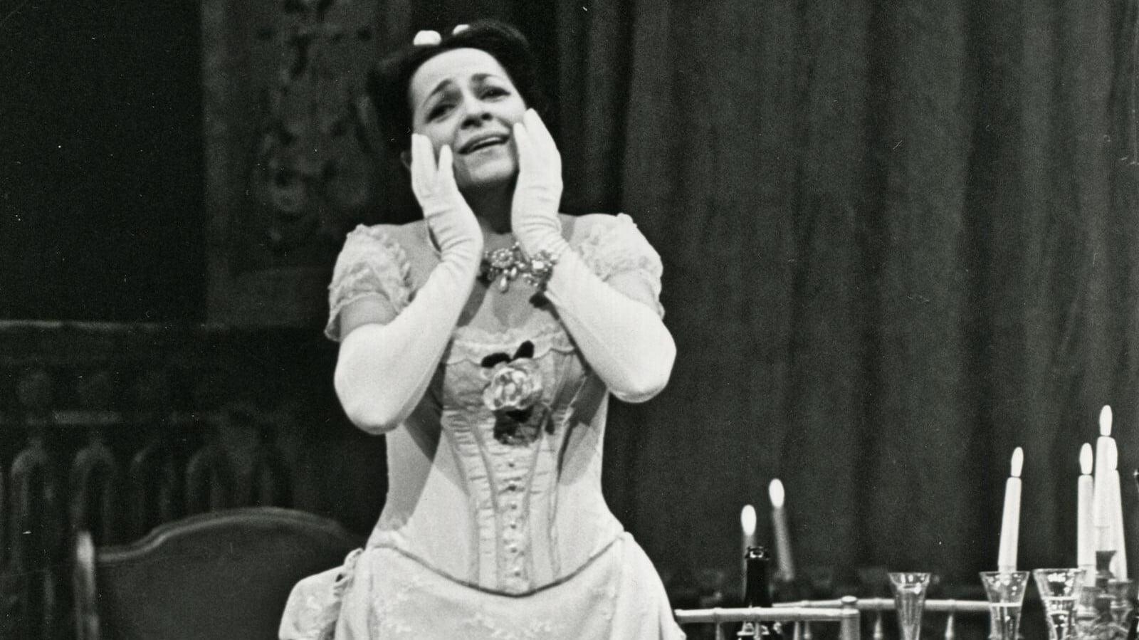 La Traviata - The Met backdrop