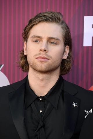 Luke Hemmings pic