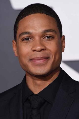Ray Fisher pic