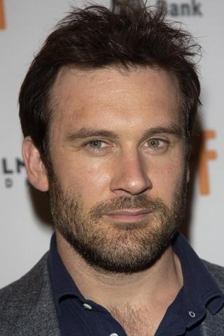 Clive Standen pic