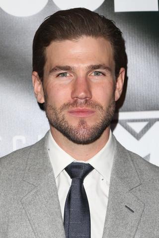 Austin Stowell pic
