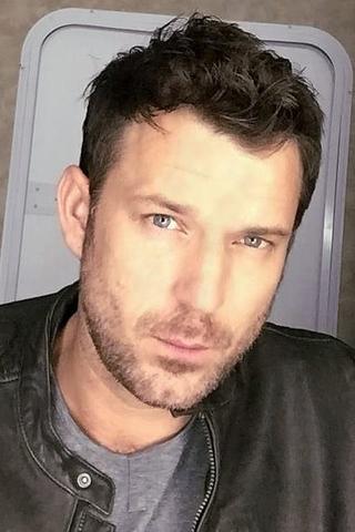 Wil Traval pic